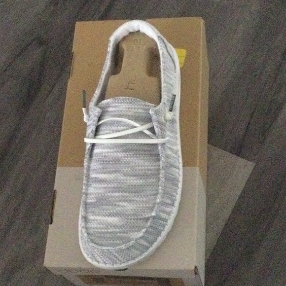 HeyDudes - women Glacier Grey - size 9